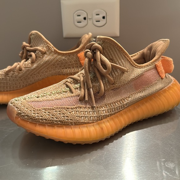 Yeezys boost 350 v2 Adidas size US 4 fits like a 4-5.5 - Picture 2 of 7